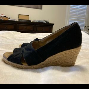 Bass Macrimay wedge sandal.